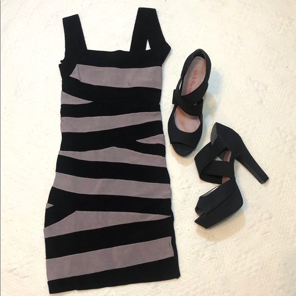 bebe Dresses & Skirts - BEBE BODYCON DRESS SIZE S